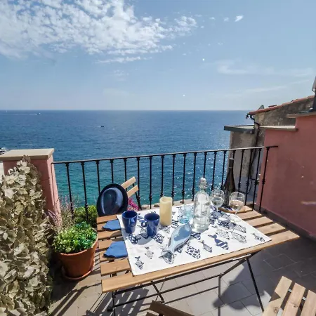 Refilea Sea View Tower Apartment Vernazza