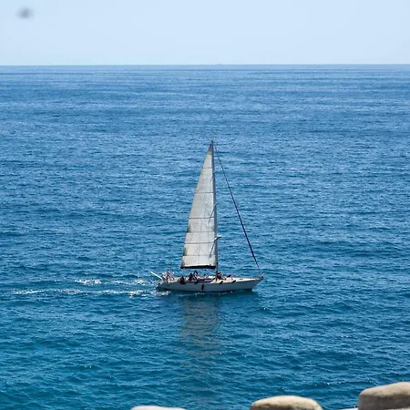 Refilea Sea View Tower 펜션 베르나차